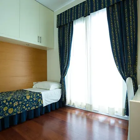 Aparthotel England 4*