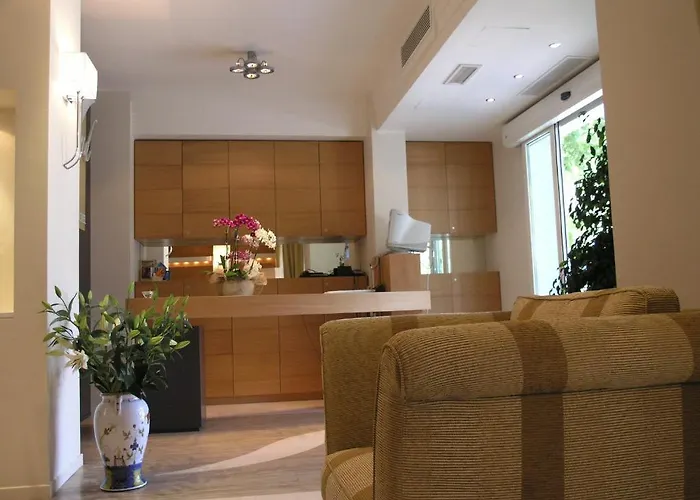 England Apartahotel 4*